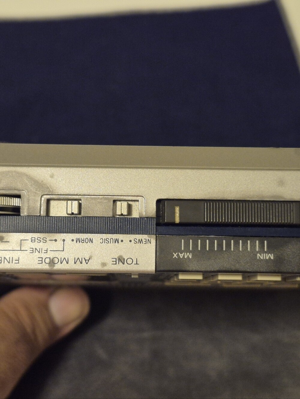 Vintage Sony Icf-2002 Radio - Picture 8 of 13